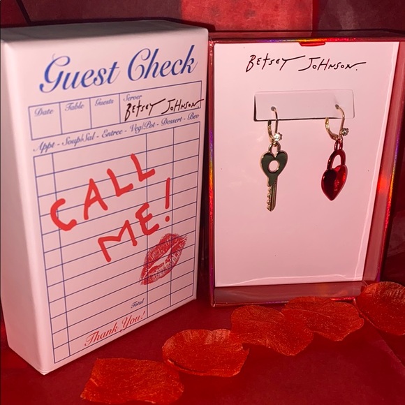 Betsey Johnson Lock 🔒 & Key 🔑 Earrings Set w/ Gift 🎁 Box (LAST ONE) 🔐 💋💋💋 - Picture 3 of 4